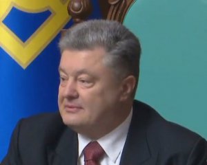 Порошенко вспомнил о слезах на присяге судей КС