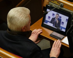 В Раде посоветовали не переводить жизнь на порносайты и конференции Януковича