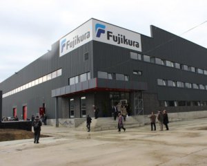 Жінка перерізала собі горло на заводі