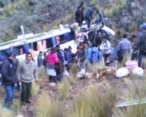 В Перу при загадочных обстоятельствах автобус рухнул в пропасть