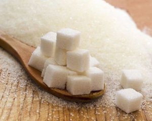 Лікарі визначили скільки цукру безпечно їсти на добу