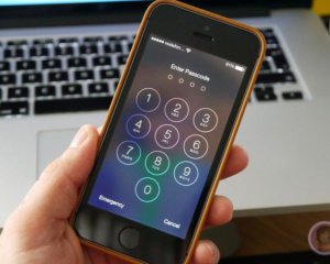 Мальчик заблокировал Iphone мамы на полвека