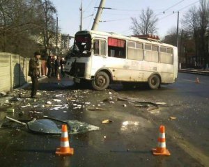 Автобус врізався в опору, четверо постраждалих