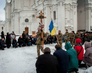 Українці не зможуть поховати рідних без дозволу суду