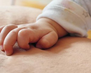 На території столичного заводу знайшли мертву дитину