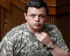 Семенченко пояснив, що виносив із наметового містечка за годину до знесення