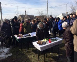 &quot;Він там Сашеньку ріже!&quot; - свідки розповіли подробиці кривавої розправи школяра