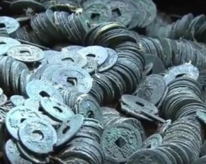 На строительстве дороги нашли горшок с монетами