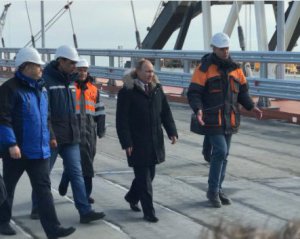 &quot;Не поедет по нему еще долго&quot; - ученый высмеял Путина за Крымский мост