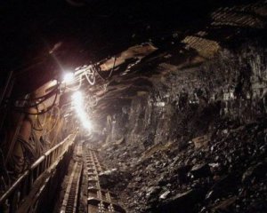 Аварія на шахті: гірники не можуть піднятись на поверхню