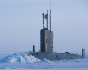 Готуються до війни з Росією: на вражаючому відео британська субмарина трощить льоди Арктики
