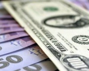 Доллар и евро подорожали в курсах Нацбанка