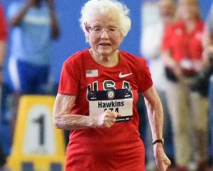 У 102 роки Джулія Ураган встановила два світових рекорди