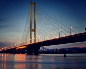 Завтра в Киеве ограничат движение на двух оживленных мостах