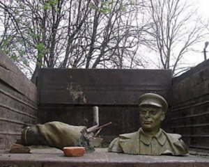 Уничтожили последний памятник деятелю тоталитарного режима