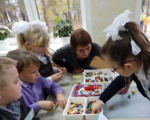 Усі перші класи в Україні безкоштовно отримають набори LEGO