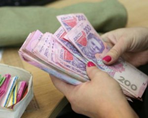 Експерт розповів, як збільшити зарплати українців