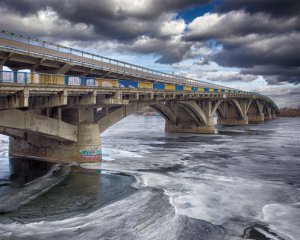 В Киеве ограничат движение на трех мостах
