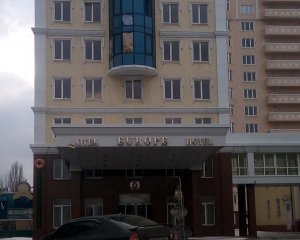 &quot;Украли и ручки от двери&quot; - показали фото 4-звездочной гостиницы в Донецке