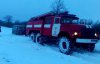 Машина швидкої допомоги з однорічною дитиною потрапила у сніговий занос