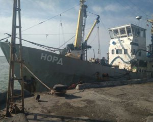 Пограничники задержали рыболовное судно под флагом России