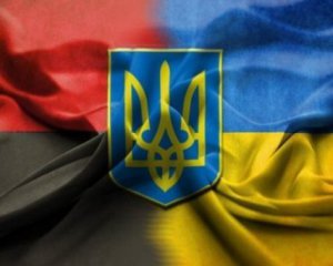 Народні депутати пропонують вивішувати червоно-чорний прапор на адмінбудівлях у дні державних свят