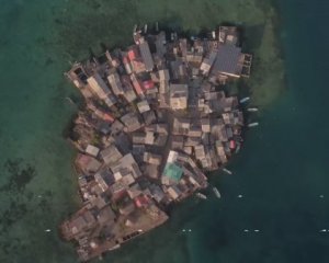 Показали, как живет наиболее заселённый остров мира