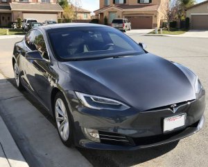 Tesla отзывает 123 тыс. электромобилей Model S