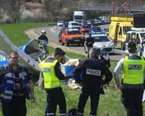 Авиакатастрофа во Франции: самолет упал на шоссе