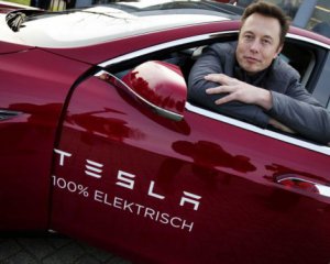 Жарт Маска опустив акції Tesla на 5%