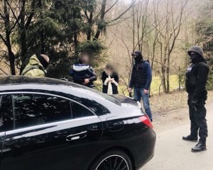 На кордоні з Румунією затримали злодійку з банди столичних поліцейських