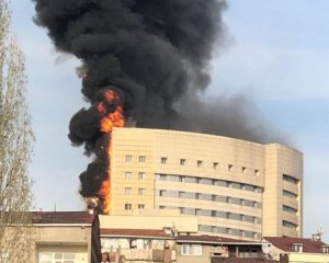 Крупный пожар в Турции: горит многоэтажный госпиталь