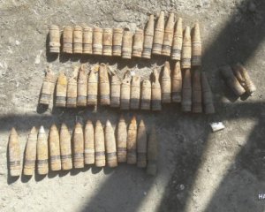 Более 40 боеприпасов: подростков задержали с мешком снарядов