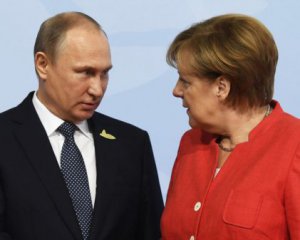 Перед встречей с Порошенко Меркель позвонила Путину