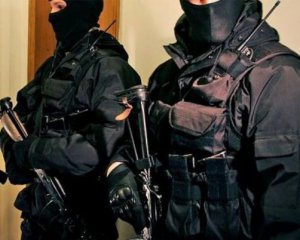 В квартире и офисе Савченко проводят обыск