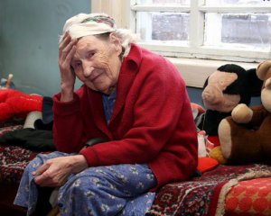 В домах престарелых на Донбассе от голода умерло 800 человек