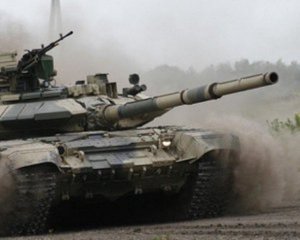 Горела земля: показали видео обстрела села вражеским танком