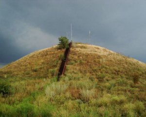 Крупнейший скифский курган Украины раскопали &quot;черные археологи&quot;