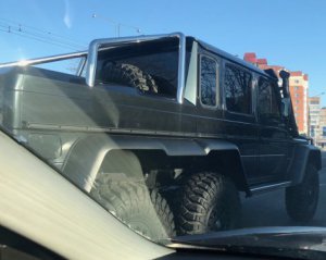 В Україні з'явився новий 6-колісний "Гелендваген"