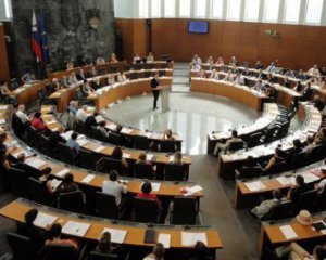 Президент розпустив парламент Словенії
