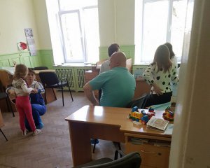 Детский врач нетрезвой осматривала маленьких пациентов