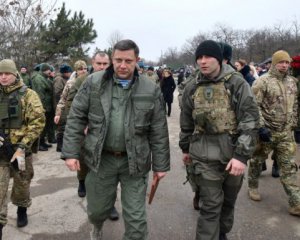 Боевик Захарченко объявил о снятии &quot;границ&quot; между ДНР и ЛНР
