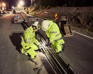 У Швеції збудували дорогу, яка здатна заряджати електромобілі під час руху