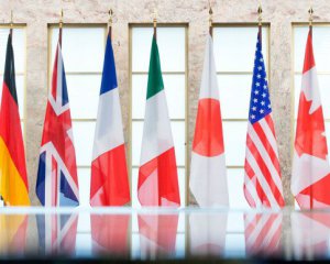 "Большая семерка" требует от Москвы информацию о газе "Новичок"