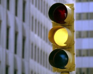 Скасування "жовтого" режиму світлофора: експерт розповів про небезпеку