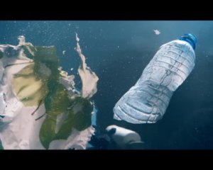 Greenpeace показала дітям океан майбутнього зі сміттям замість риб