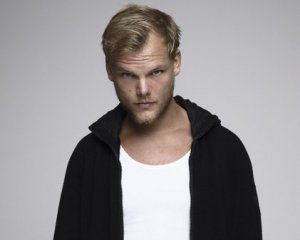 В возрасте 28 лет скончался всемирно известный диджей Avicii