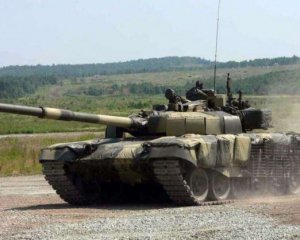 Окупанти танками 40 хв обстрілювали околиці КПВВ з цивільними