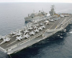 США могут оставить в Средиземном море авианосец, чтобы контролировать Россию