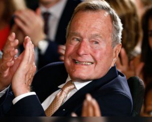 У США госпіталізували Джорджа Буша-старшого